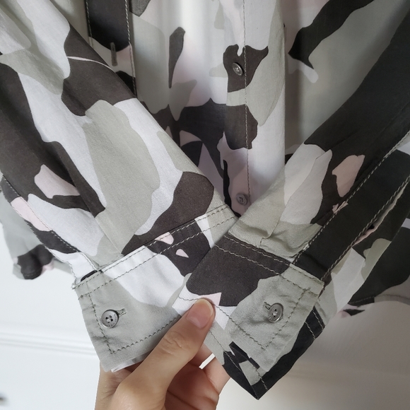 Calvin Klein Camo Blouse Shirt Tunic Top - Picture 3 of 7